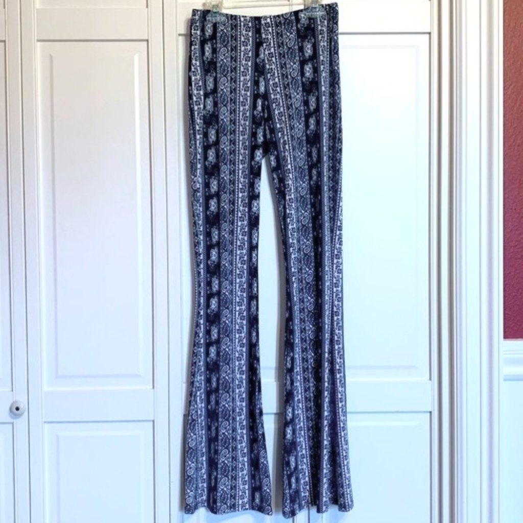 Flare Pants. Super Soft & Stretchy. Blue & White Design. Euc.